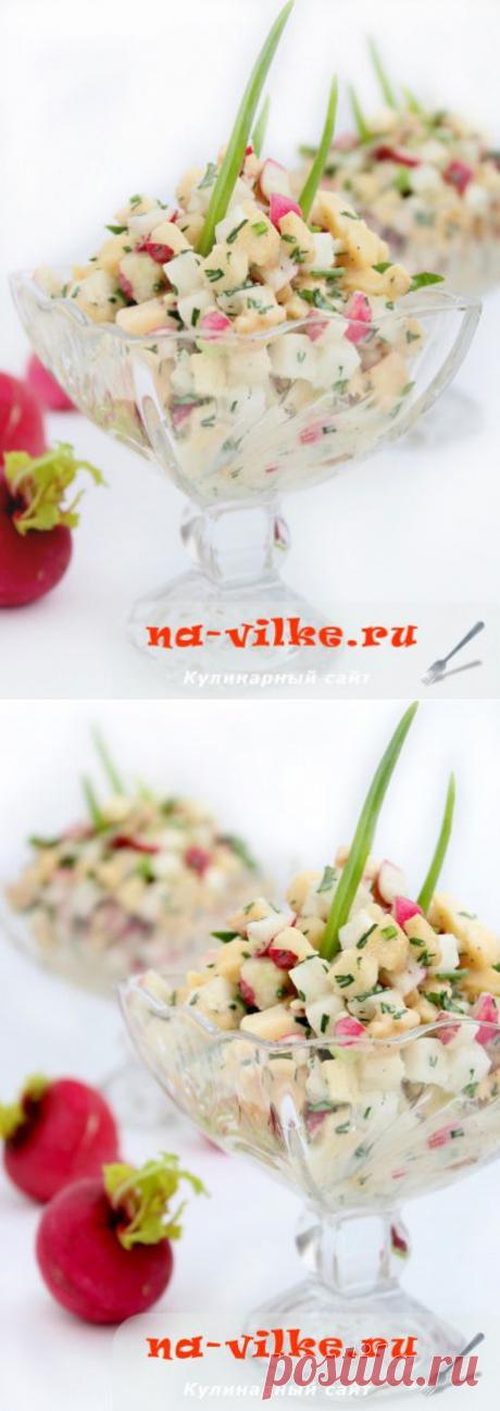 Салат из редиса с сыром и яблоком