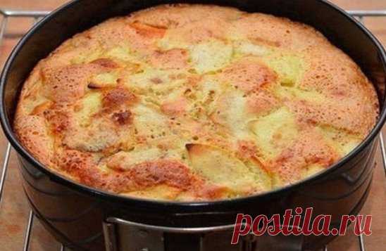 Бесподобно нежная шарлотка. Самая вкусная!
Маленькая просьба, кто заберёт к себе рецепт в закладки , оставьте любой смайл в комментариях 
. Хотим видеть тех, кому нравится то, что мы делаем 
Для нас это очень важно
Это самый вкусный вариант для шарлотки. Сохрани рецепт!
Ингредиенты
2-3 яблока,
1 чашка муки (чашка 240 мл),
1 чашка белого мелкого сахара,
3 крупных яйца,
щепотка соли,
1/2 ч.л. корицы,
1/2 ч.л. ванильной эссенции,
1 ст. л. крахмала (по желанию),
сахарная пудра для присыпки (по же