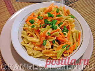 Морковное рагу с кабачком и макаронами