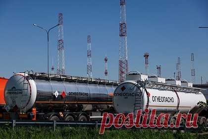 Планы России не продавать вводящим ценовой потолок странам ресурсы объяснили. Россия будет реагировать на потолок цен на нефть исходя из стоимости, которую установят западные страны. Такое мнение «Ленте.ру» высказал заведующий сектором энергетического департамента Института энергетики и финансов Юрий Рыков. Он также объяснил планы Москвы не продавать нефть и газ вводящим ограничения странам.