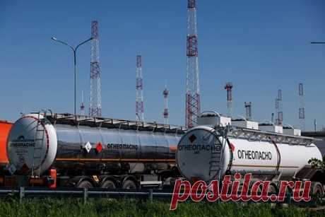 Планы России не продавать вводящим ценовой потолок странам ресурсы объяснили. Россия будет реагировать на потолок цен на нефть исходя из стоимости, которую установят западные страны. Такое мнение «Ленте.ру» высказал заведующий сектором энергетического департамента Института энергетики и финансов Юрий Рыков. Он также объяснил планы Москвы не продавать нефть и газ вводящим ограничения странам.