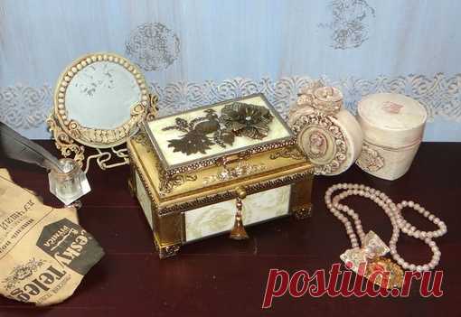 У меня новая двухярусная шкатулочка.