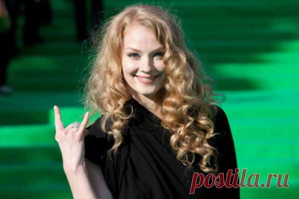 СВЕТЛАНА ХОДЧЕНКОВА СОБРАЛАСЬ ЗАМУЖ ЗА БИЗНЕСМЕНА | Милая Я Не успела Светлана Ходченкова расстаться с одним женихом, как сердце 34-летней актрисы покорил другой. На этот раз все серьезно — дело движется к свадьбе. Одна из самых красивых и востребованных актрис Светлана Ходченкова, которая несколько месяцев назад рассталась с Георгием Петришиным, готовится распрощаться со статусом холостячки. Об этом сегодня сообщили ряд украинских и российских СМИ со ссылкой на близкое ок...