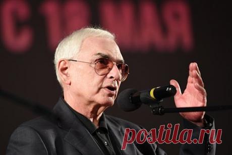 Карен Шахназаров рассказал о недостающем в России кино. Советский и российский кинорежиссер Карен Шахназаров заявил, что в России сейчас снимают мало документального кино. «Сегодня час документального кино. У документального кино другая природа, наша жизнь сегодня — самый важный материал», — сказал Шахназаров. Он добавил, что сам не снимает подобные картины.