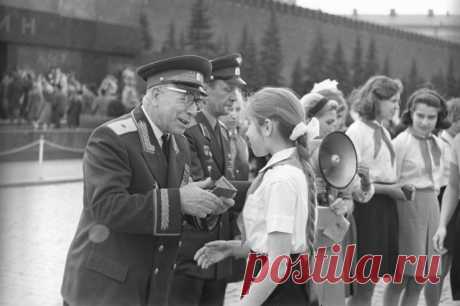 От сабель до саун. Как родился и почему умер советский комсомол. 105 лет тому назад был создан Российский коммунистический союз молодежи, впоследствии известный как ВЛКСМ