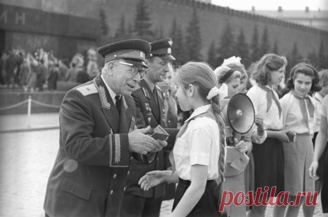 От сабель до саун. Как родился и почему умер советский комсомол. 105 лет тому назад был создан Российский коммунистический союз молодежи, впоследствии известный как ВЛКСМ