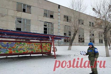 В ЛНР заявили о повреждении дома, завода и газопровода после обстрела ВСУ. Многоэтажный жилой дом, ремонтно-механический завод, линия электропередачи, а также газопровод повреждены в Перевальске после обстрела со стороны военных Украины.
