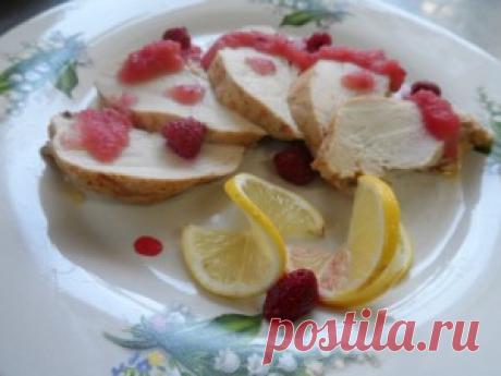 Закуска из маринованной куриной грудки с необычным, очень ароматным и вкусным соусом.