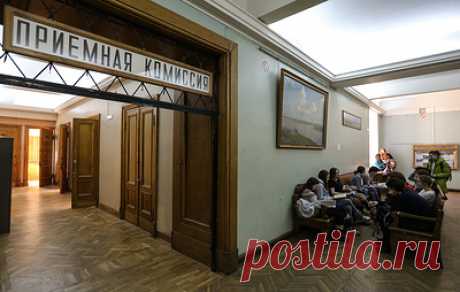 В МГУ скорректировали правила приема в 2023 году. Абитуриенты смогут подать одно заявление о согласии на зачисление на бюджет и одно - на места с оплатой на договорной основе
