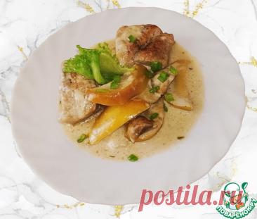 Свинина с яблоками и грибами в сливочном соусе. Нежная, ароматная свинина с яблоками и грибами в сливочном соусе удивит ваших близких новым вкусом. Откройте для себя изысканный вкус домашней кухни с моим рецептом свинины с яблоками и грибами в сливочном соусе! Это блюдо идеально сочетает сочную свинину, свежие яблоки и ароматные грибы, все в насыщенном сливочном соусе, который придает ему особую нежность и богатство вкуса. Нежнейшее мясо свинины тушится на сковороде, сохраняя сочность и аромат…