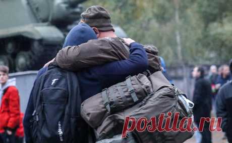 В Госдуме заявили о возвращении домой почти 10 тыс. мобилизованных. С начала мобилизационных мероприятий власти ряда российских регионов начали сообщать об ошибках, допущенных в рамках призывной кампании. По словам Картаполова, почти 10 тыс. мобилизованных возвращены по домам «по разным причинам»