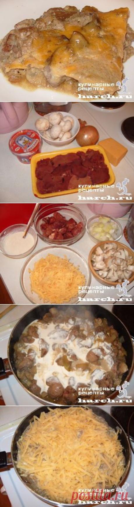 Жюльен из куриной печени с грибами на сковороде