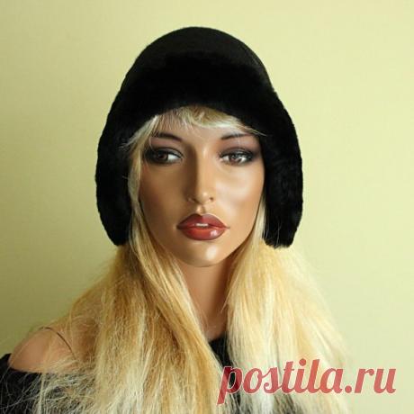 Black hat decorated with venice lace and faux fur от ZiemskaArt
