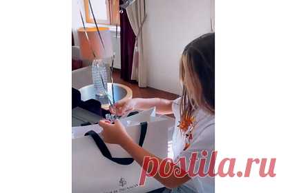 Оксана Самойлова подготовила роскошные подарки в честь 10-летия дочери. Российская модель и жена рэпера Джигана Оксана Самойлова подготовила роскошные подарки ко дню рождения старшей дочери Ариелы и показала их на видео. Так, сперва мать и дочь отправились в бутик французского модного дома Louis Vuitton, где девочка выбрала себе свою первую сумку люксового бренда.