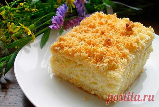 Яблочный пудинг с крошкой. Очень просто и очень вкусно Ингредиенты на 4 персоны:

	600 .гр очищенных от кожуры и семян яблок,
	3 ст.л. сметаны,
	3 ст.л. муки (без горки),
	ваниль по вкусу,
	2 ст.л. сахара,
	2 кусочка белого хлеба,
	2 ст.л. сливочного масла,нарезанного кусочками.

Способ приготовления:

НАЖМИТЕ НИЖЕ, чтобы читать далее