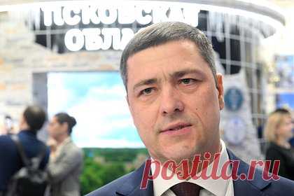 Российский губернатор предложил жаловаться на склонение к аборту в правительство. Губернатор Псковской области Михаил Ведерников предложил жаловаться на склонение к аборту в правительство региона. Это следует из сообщения, которое было размещено в его Telegram-канале. Он отметил, что заявить о подобном факте женщины и иные граждане могут в комитеты по здравоохранению и социальной защите.