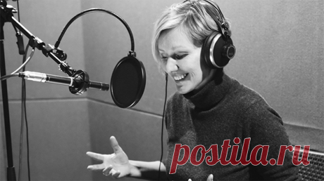 Обычно книги начитывают профессиональные дикторы или актеры. Но у нас есть несколько исключений, где текст озвучивают сами авторы (см. «Сто способов изменить жизнь», «Никогда-нибудь», «Бизнесхак на каждый день»). Слушать такие записи вдвойне приятно!