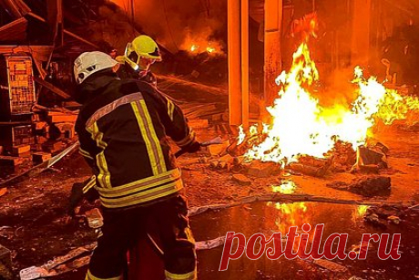 В Одессе прозвучал мощный взрыв. В Одессе прозвучал мощный взрыв. По данным онлайн-карты министерства цифровой трансформации Украины, в Сумской, Днепропетровской, Николаевской и Одесской областях объявлена воздушная тревога. Зафиксирован подлет ракет и беспилотников.