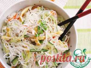 Рисовая лапша с крабовыми палочками и огурцом - кулинарный рецепт
