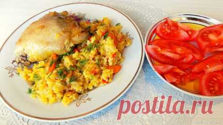 Курица с рисом и овощами в духовке Продукты для приготовления:6 куриных бедер3 стакана риса1 болгарский перец1 репчатый лук1 морковь6 зубчиков чеснока2 ст. л майонезаПриправа для плова 2 ч. л.Соль по вкусуРастительное масло800 мл воды