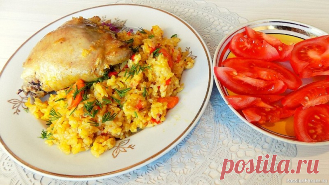 Курица с рисом и овощами в духовке Продукты для приготовления:6 куриных бедер3 стакана риса1 болгарский перец1 репчатый лук1 морковь6 зубчиков чеснока2 ст. л майонезаПриправа для плова 2 ч. л.Соль по вкусуРастительное масло800 мл воды
