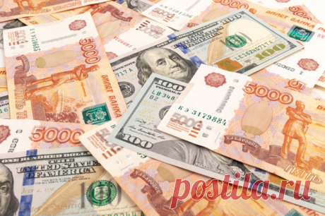 Рублем единым. Россиянам посоветовали не обращать внимания на курс доллара. Люди не должны ориентироваться на валютный курс, так как это — пережиток прошлого.