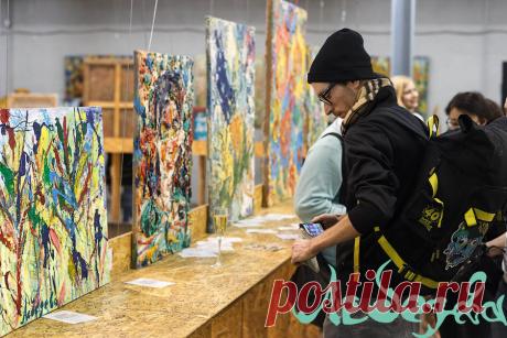 Флакон - это активное, уютное место, расчитанное на молодых, креативных людей. Я очень хотела показать свою живопись активным и талантливым молодым людям и получить от них отзыв о своём творчестве. Для этого и нужно устраивать выставки, чтобы получать обратную связь и чтобы люди увидели картины, над которыми я работала много лет. 
Екатерина Лебедева художник