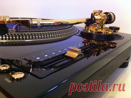 This one is for the Technics table collectors...
The TECHNICS SL-1200 LTD