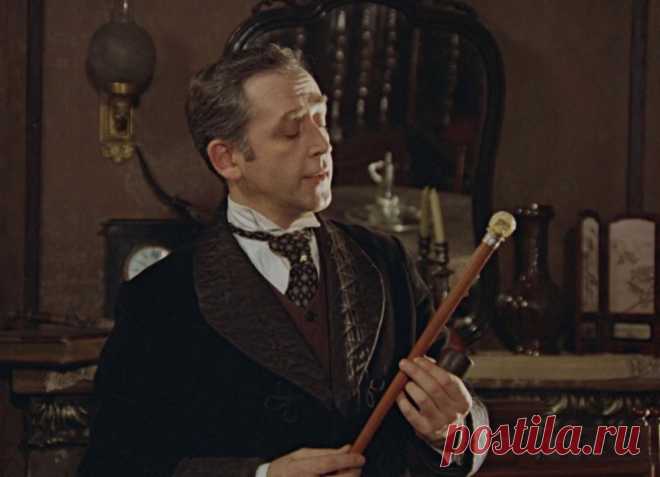 Развитие мозга: как стать умнее Шерлока Холмса Признайтесь, зачитывались в детстве историями о Шерлоке Холмсе? Восхищались его недюжинным интеллектом, непоколебимой логикой и способностью находить решение даже в самой сложной ситуации? Мы уверены: любой человек способен развить свой мозг и стать по меньшей мере таким же умным, как самый известный сыщик XX века. Вот несколько упражнений из книг, которые помогут этого добиться —