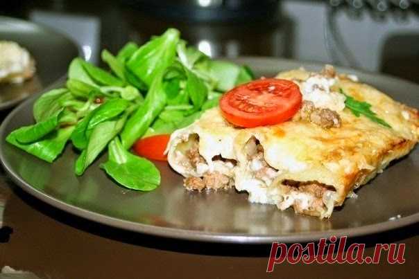 Каннеллони с мясом и соусом "Бешамель"