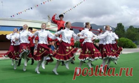 Сочи: Всероссийский фестиваль &quot;Кубанский казачок&quot; продолжает радовать зрителей