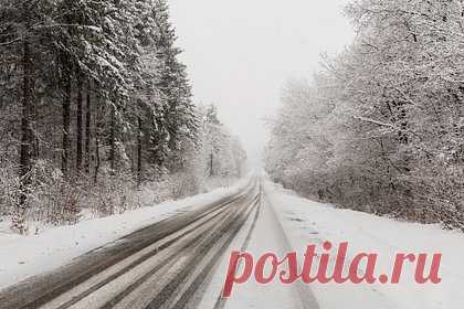 В российском регионе перекрыли федеральные трассы из-за сильнейшей метели