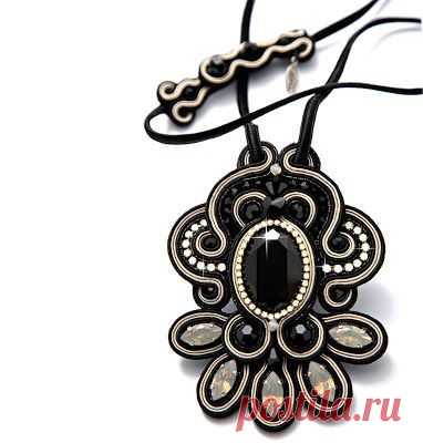 (9) Ascot day to night pendant by Dori Csengeri #DoriCsengeri #black&white #daytonight #necklace | My favs | Ожерелья, Ночь и Кулоны