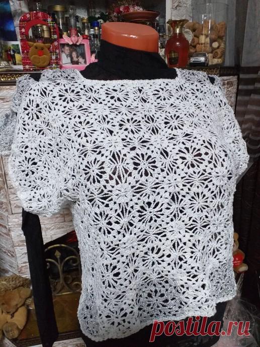 Топ крючком из квадратных мотивов