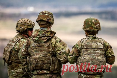В США начался кризис призыва новобранцев в армию. В США начались проблемы с набором рекрутов в армию. Многие молодые люди, в том числе из семей военных, считают службу непрестижной. Причинами стали проблемы с медобслуживанием, нехватка жилья, низкая зарплата, а также отсутствие существенных побед в последние годы. Также выросло количество самоубийств из-за ПТСР.