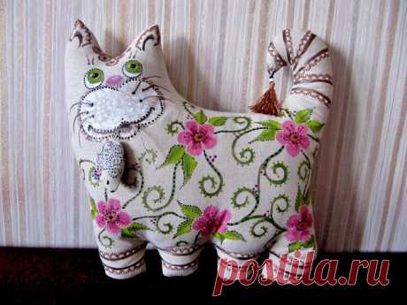 Кот-подушка интерьерный..