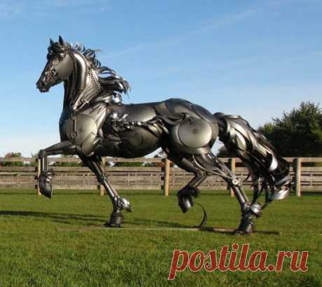 Конь из металлолома...