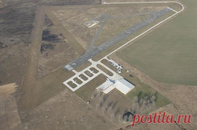 Оборвали крылышки. «Взлетку» для беспилотников под Киевом разнесли в пыль. Российские военные нанесли успешный удар по центру подготовки операторов БПЛА.