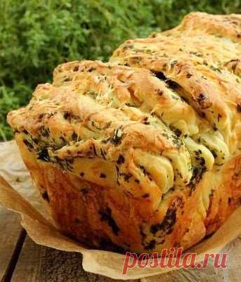 Рецепт отрывного хлеба - вкуснейший хлеб с сыром и зеленью   Вкуснейший хлеб с сыром и зеленью. По этому рецепту получается изумительный хлеб. Ароматный хлеб, с чесночным запахом, во время выпечки па...