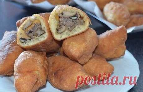 БЕЗДРОЖЖЕВЫЕ ПИРОЖКИ НА СМЕТАНЕ - МЯГКИЕ, СДОБНЫЕ, ВКУСНЫЕ!

Бездрожжевые пирожки на сметане - мягкие, сдобные, вкусные!

Хочу поделиться с вами рецептом &quot;Бездрожжевые пирожки на сметане&quot;! Когда у меня мало времени на дрожжевые пирожки, я пеку из вот такого теста! Тесто получается универсальное, мягкое, с ним хорошо работать, а пирожки и на следующий день не черствеют! Пирожки можно печь в духовке и жарить на масле и печь пирог!
Показать полностью…