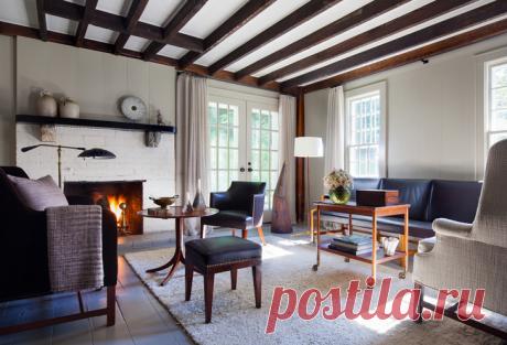 Дом в США с просторным задним двором и прудом