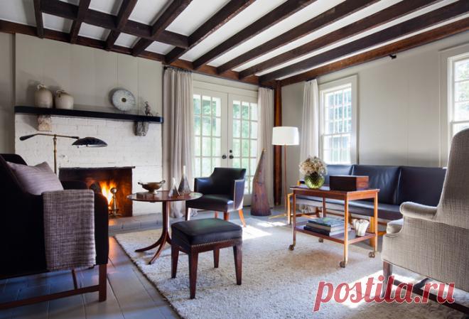 Дом в США с просторным задним двором и прудом