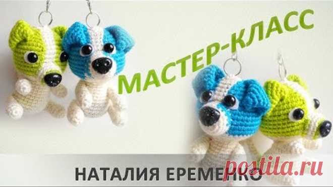 2018 год - год собаки. Самое время начинать вязать сувениры к новому Году! Свяжите таких милых ярких собачек крючком - они вяжутся достаточно легко, а результат без сомнения вас порадует! Используйте яркие контрастные нитки и ваш щенок получится очень милым)) Такую собачку легко можно превратить в брелок или подвеску для рюкзака или сумки. Оригинальное описание можно посмотреть по ссылке http://samyelininorguleri.blogspot.com.tr/2017/04/dog-keychain-free-pattern.html  #вяз...