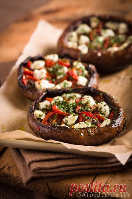 Stuffed Portobello Mushrooms With Roast Tomatoes and Goat Cheese  | Amanda Lauber приколол(а) это к доске summer dinner party