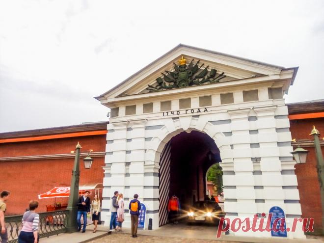 Чем интересна Петропавловская крепость в Санкт-Петербурге