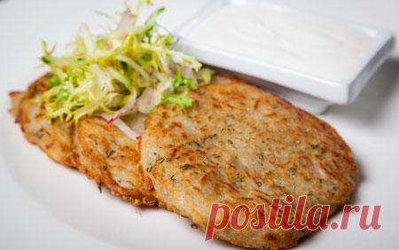 Картофельные драники КАРТОФЕЛЬНЫЕ ДРАНИКИ БЕЗ ЯИЦ

Рецептов картофельных оладий, или драников, существует множество. Этот же замечателен тем, что полностью вегетарианский — не содержит даже яиц. Сезонный салат из огурца и…