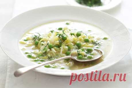 Pea, dill and rice soup