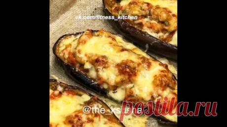 Запеченные баклажаны с помидорами и сыром.