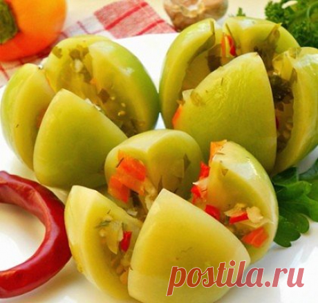 Լցոնված կանաչ լոլիկ
Բաղադրիչներ
լոլիկ - 1կգ(կանաչ)
սխտոր - 3-4 պճեղ
տաքդեղ կարմիր - 2 հատ
ջուր - 900մլ
աղ - 40գր(խոշոր)
պղպեղ չիլի - ըստ ճաշակի
սամիթ - ըստ ճաշակի
մաղադանոս - ըստ ճաշակի
Պատրաստման եղանակ
Առանձին ամանի մեջ խառնում ենք ջուրն ու աղը:
Լվանում ենք լոլիկները և վրան խաչաձև կտրվածք անում:
Խառնում ենք մանր կտրատված տաքդեղը, չիլի պղպեղը, կանաչին ու ճզմած սխտորը:
Ստացված զանգվածով լցոնում ենք լոլիկները ու դնում ապակե բանկայի մեջ, վրան լցնում պատրաստի աղաջուրն ու փակում կափարիչով: Դնում են