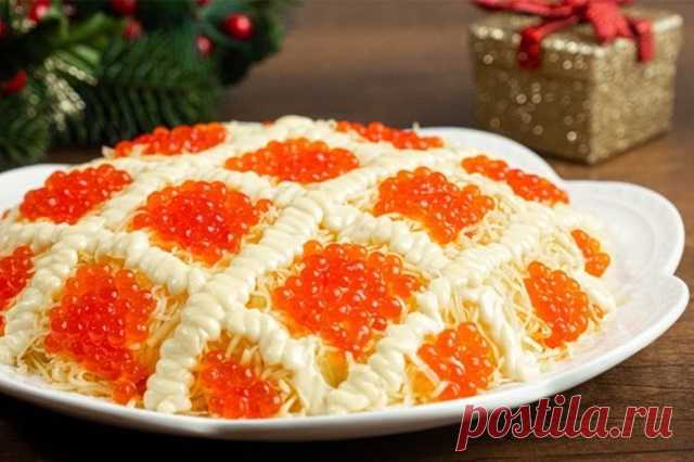 Слоеный салат с кальмарами — Домашняя кулинария